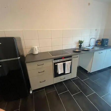 Riesen Bett, Strassenbahn Vor Der Tuer, Beste Lage, Nah Zur Messe, Keine Rechnungen Essen Exterior foto